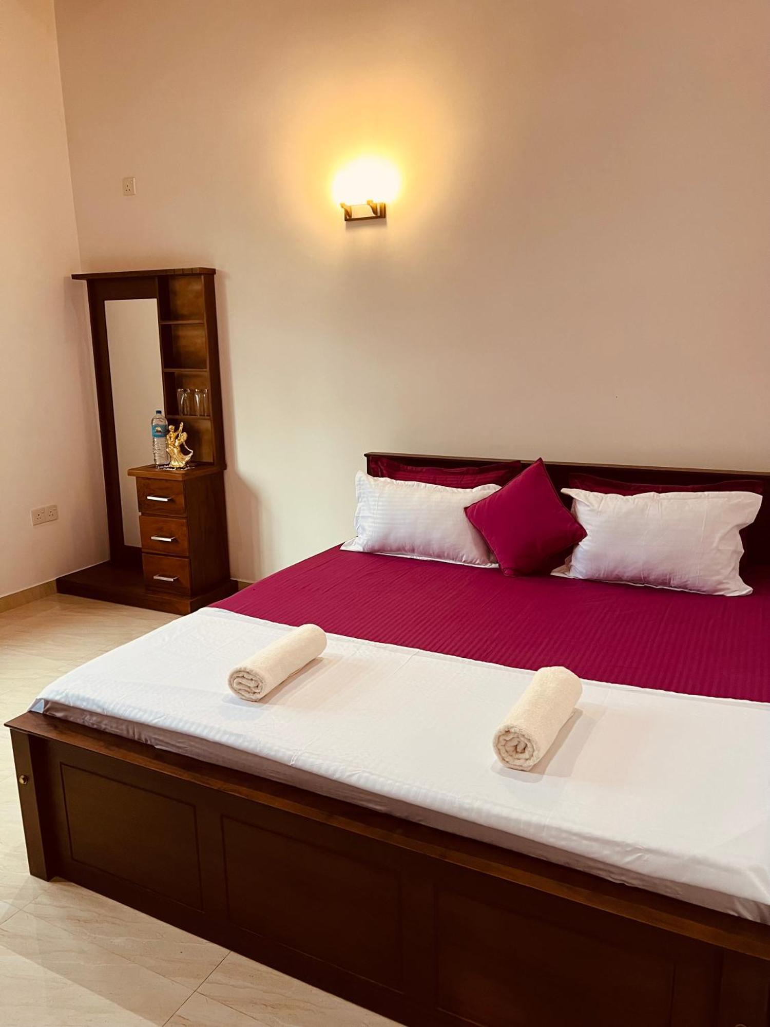 Ahasna Airport Villa Negombo Exteriör bild