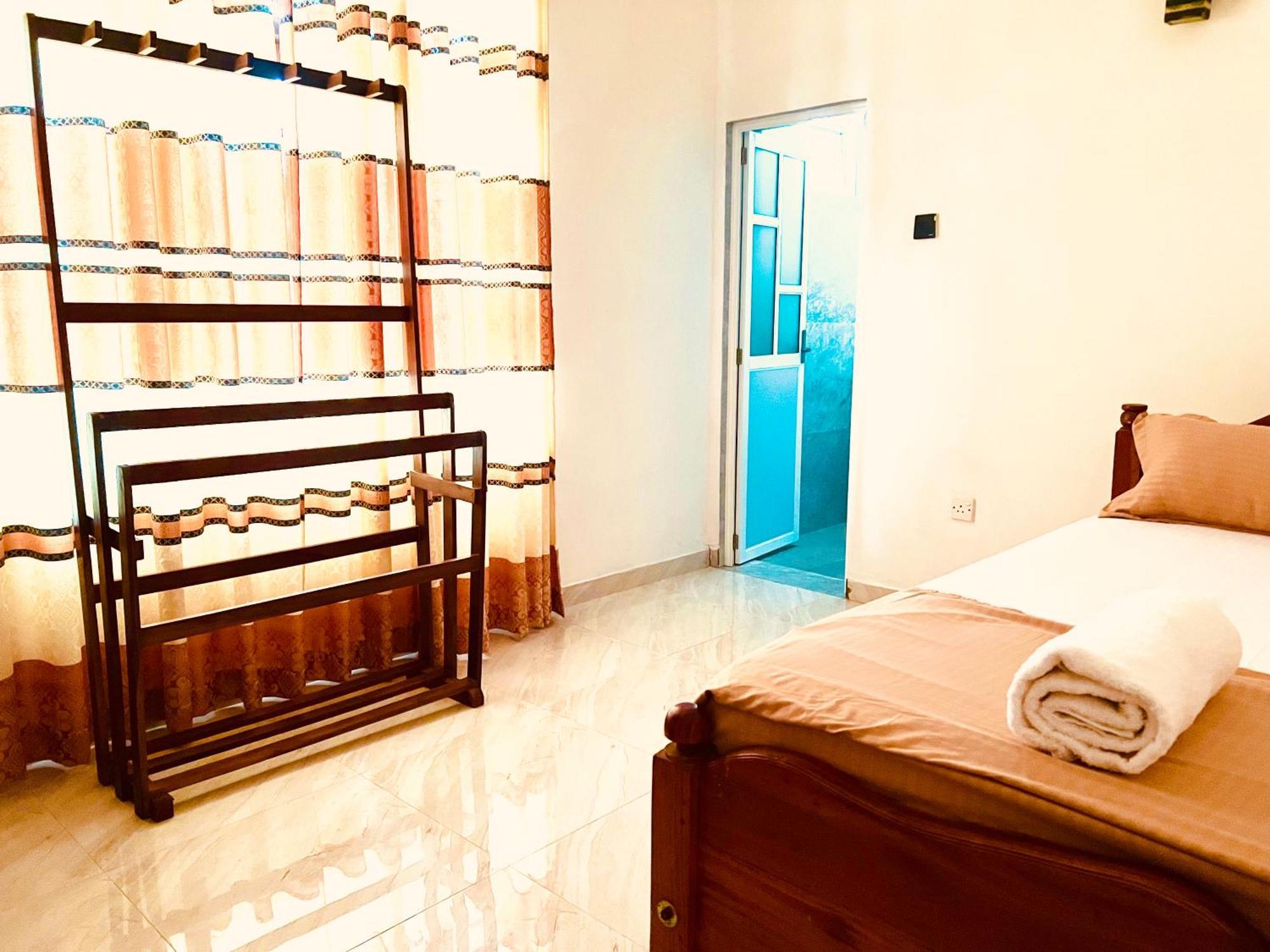 Ahasna Airport Villa Negombo Exteriör bild