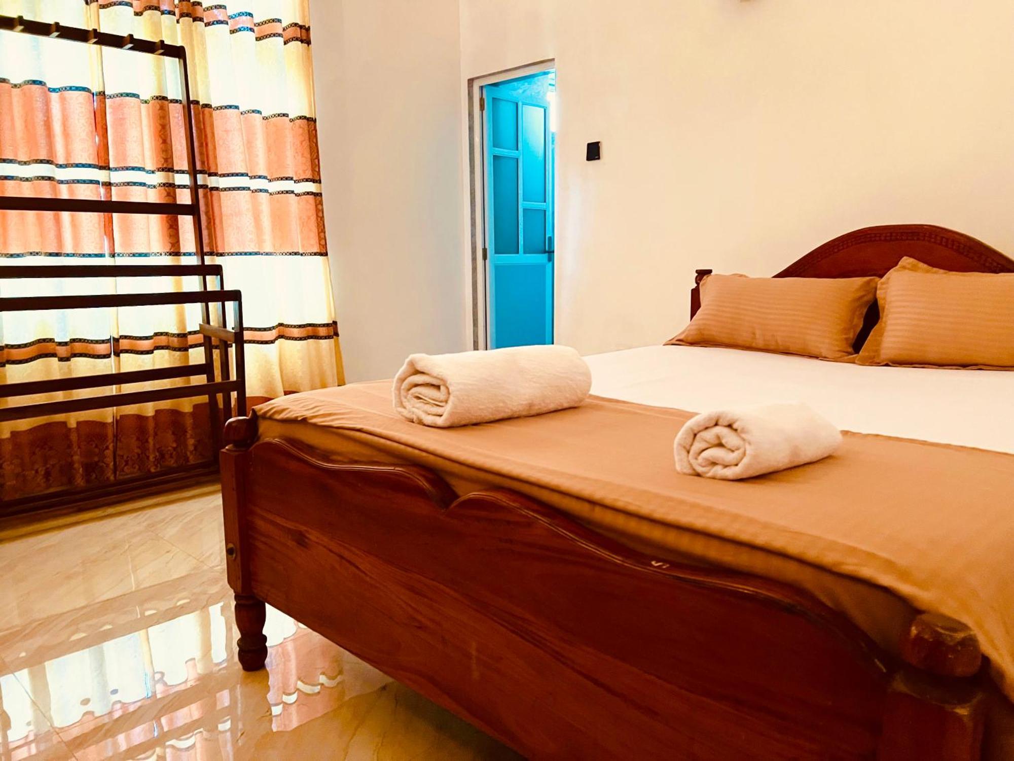 Ahasna Airport Villa Negombo Exteriör bild