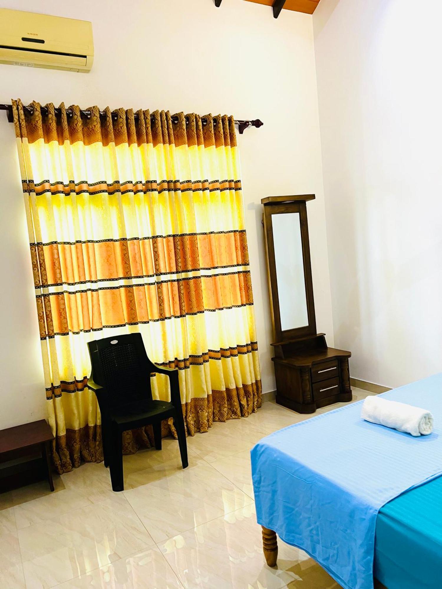 Ahasna Airport Villa Negombo Exteriör bild